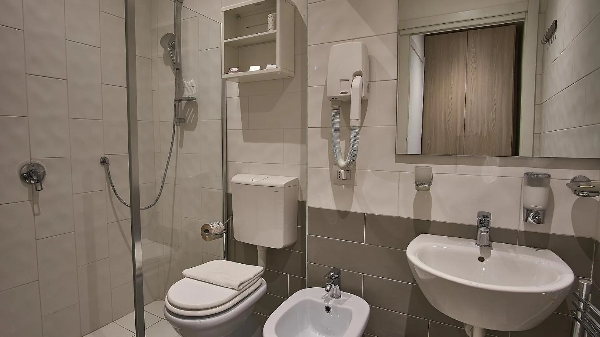 Cuore Di Bologna Suites 0*,