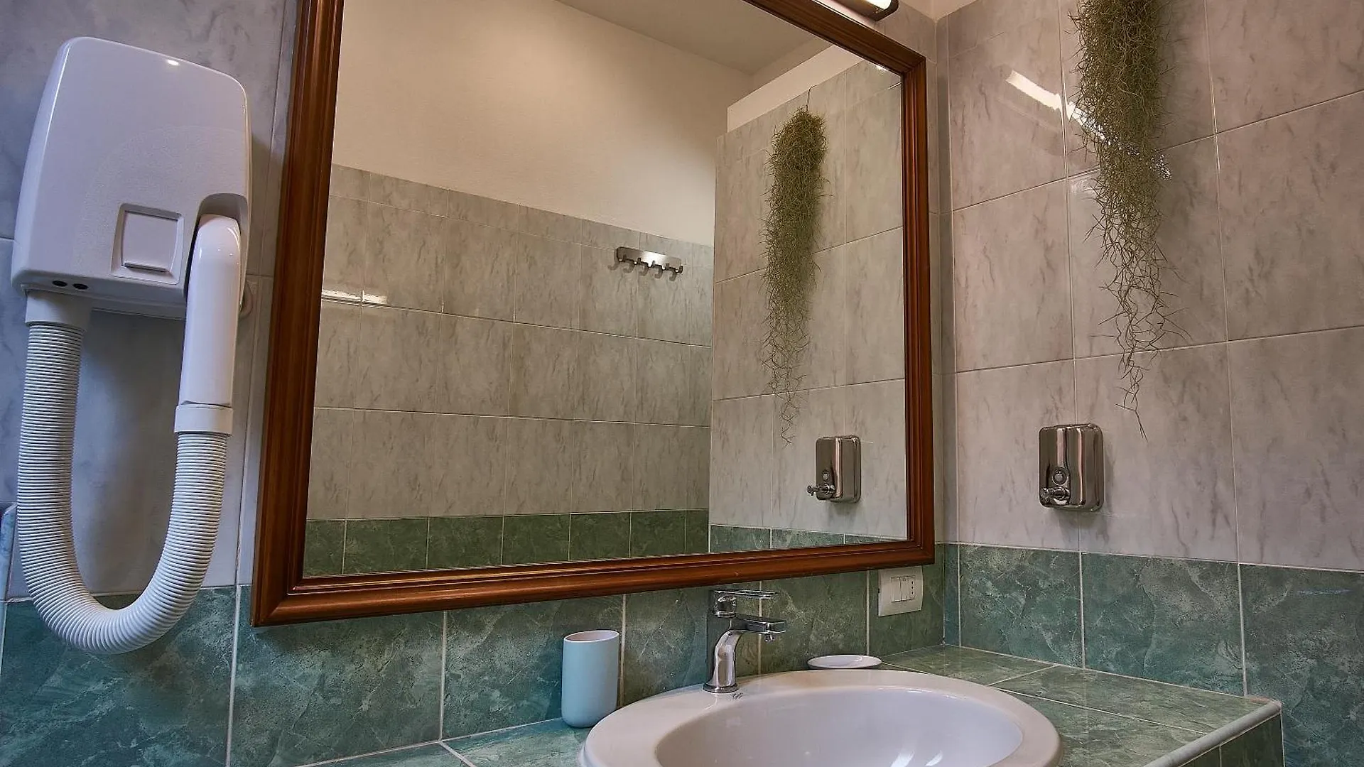 Cuore Di Bologna Suites Apartahotel