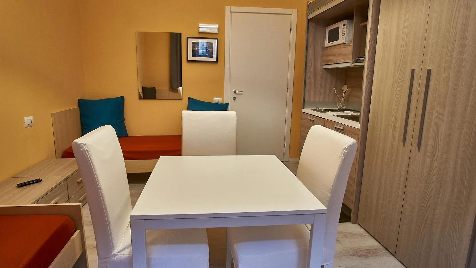 Cuore Di Bologna Suites 0*,
